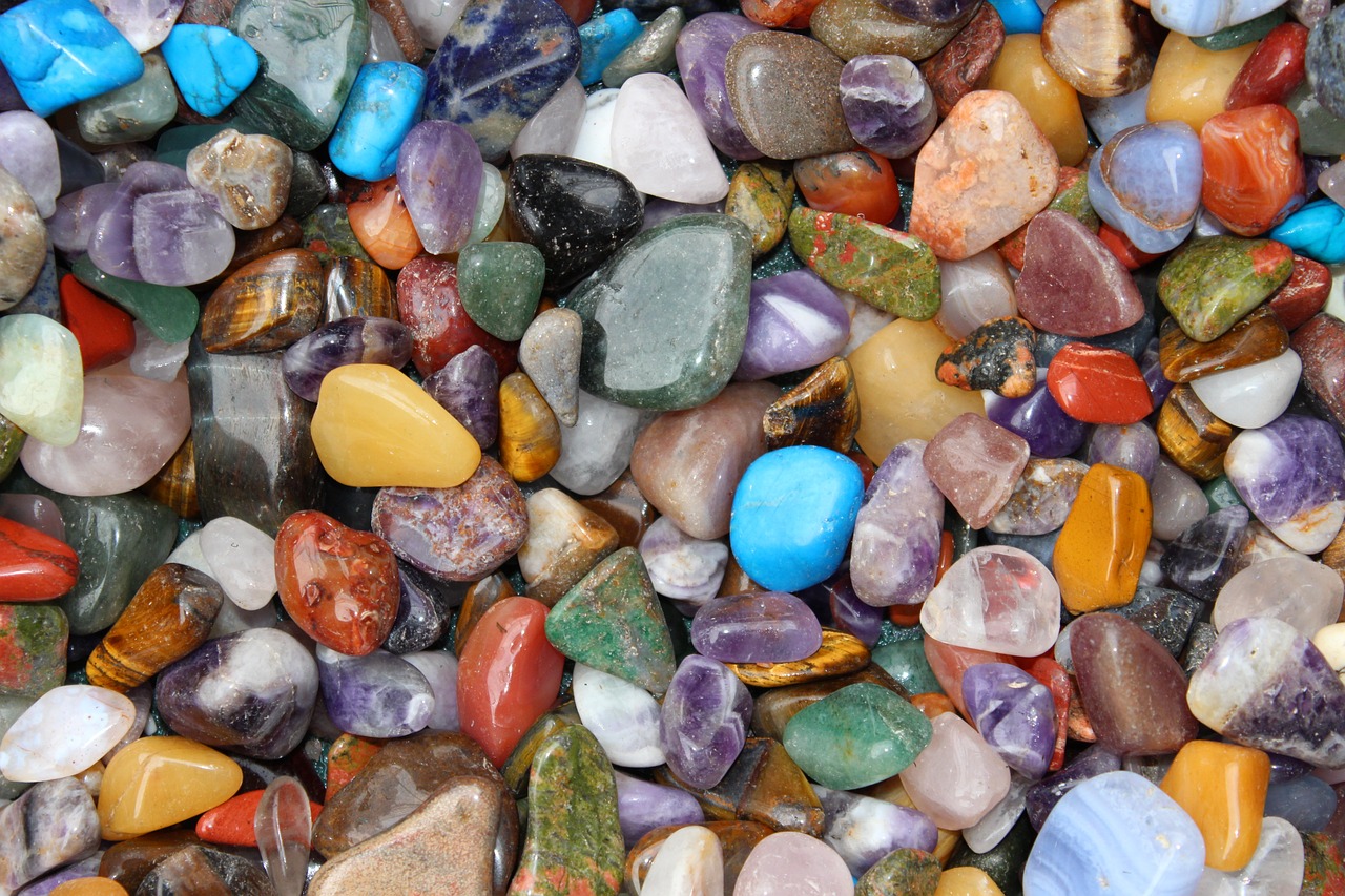 You are currently viewing When should you choose natural crystals over polished ones?